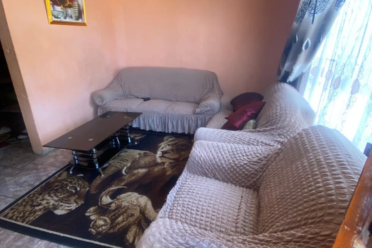 Comfortable Family Living in a Convenient Location - Photo 5