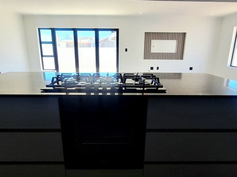 A Newly Built Family Home in Country Club - Photo 10