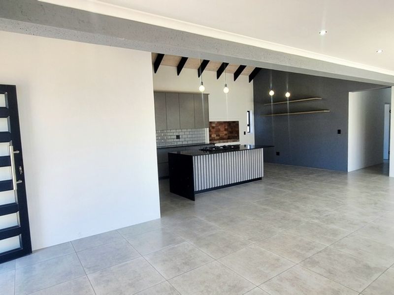 A Newly Built Family Home in Country Club - Photo 3