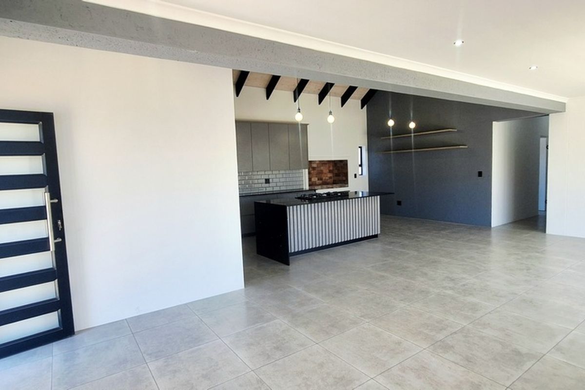 A Newly Built Family Home in Country Club - Photo 3