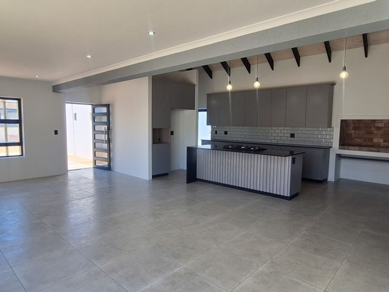 A Newly Built Family Home in Country Club - Photo 4