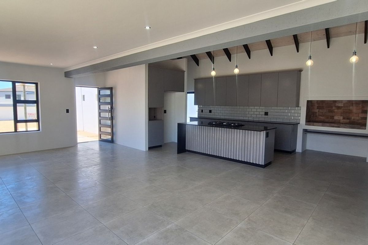 A Newly Built Family Home in Country Club - Photo 4