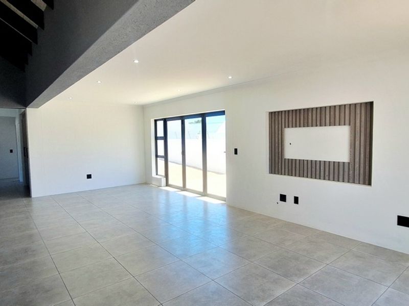 A Newly Built Family Home in Country Club - Photo 6