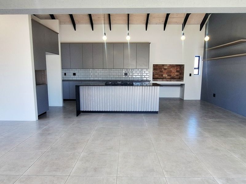 A Newly Built Family Home in Country Club - Photo 7