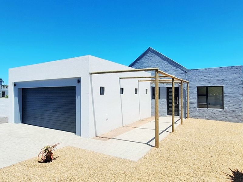 A Newly Built Family Home in Country Club - Photo 2