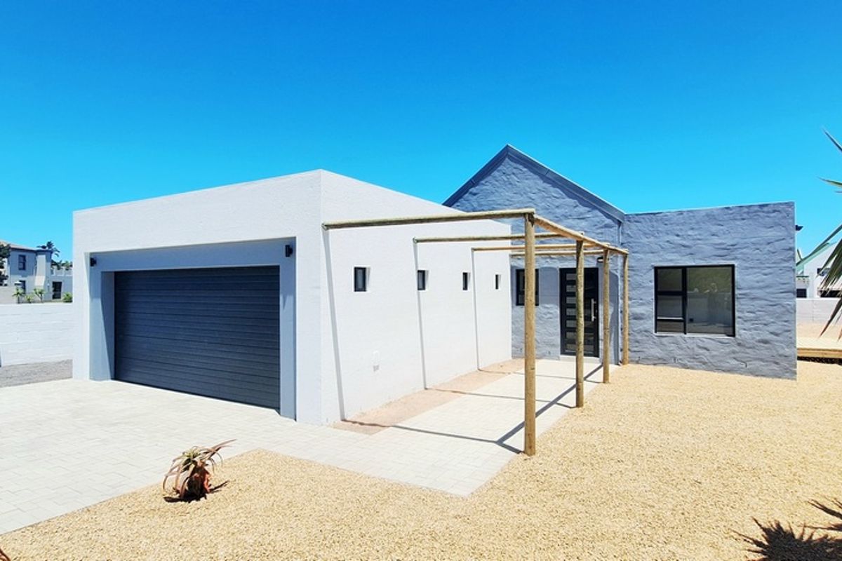 A Newly Built Family Home in Country Club - Photo 2