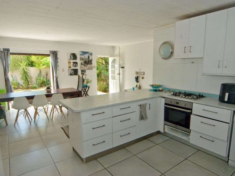 Western Sandbaai Home on a Large Plot, Within Walking Distance of the Beach - Photo 6