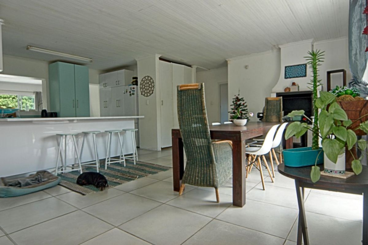 Western Sandbaai Home on a Large Plot, Within Walking Distance of the Beach - Photo 2