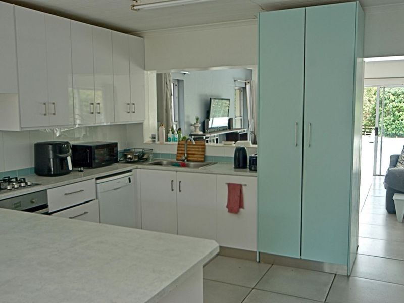 Western Sandbaai Home on a Large Plot, Within Walking Distance of the Beach - Photo 5