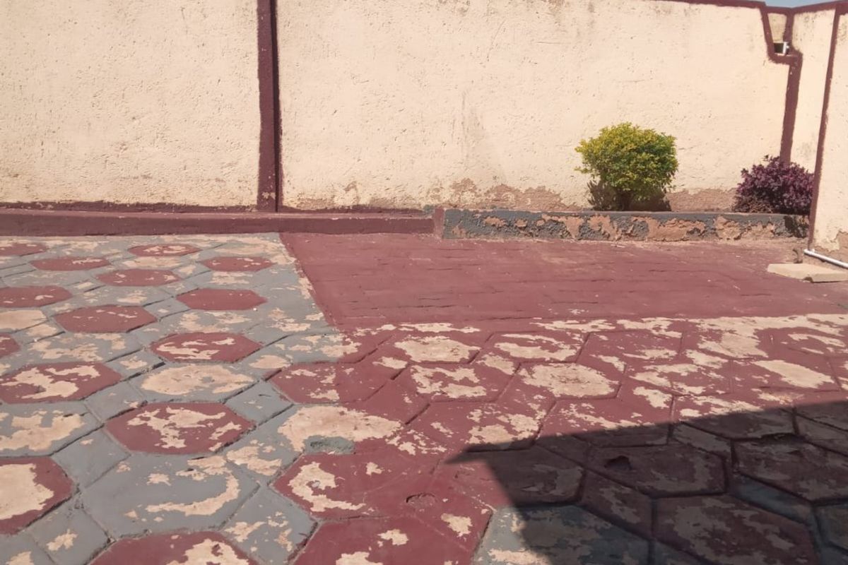 Low-Maintenance Home with Paved Outdoor Space. - Photo 4