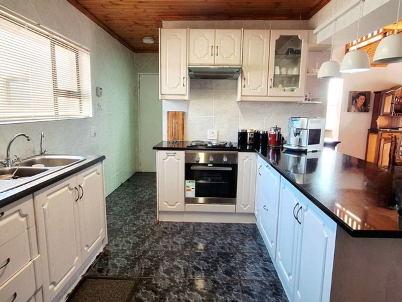 Priced to sell home in Country Club - Photo 9