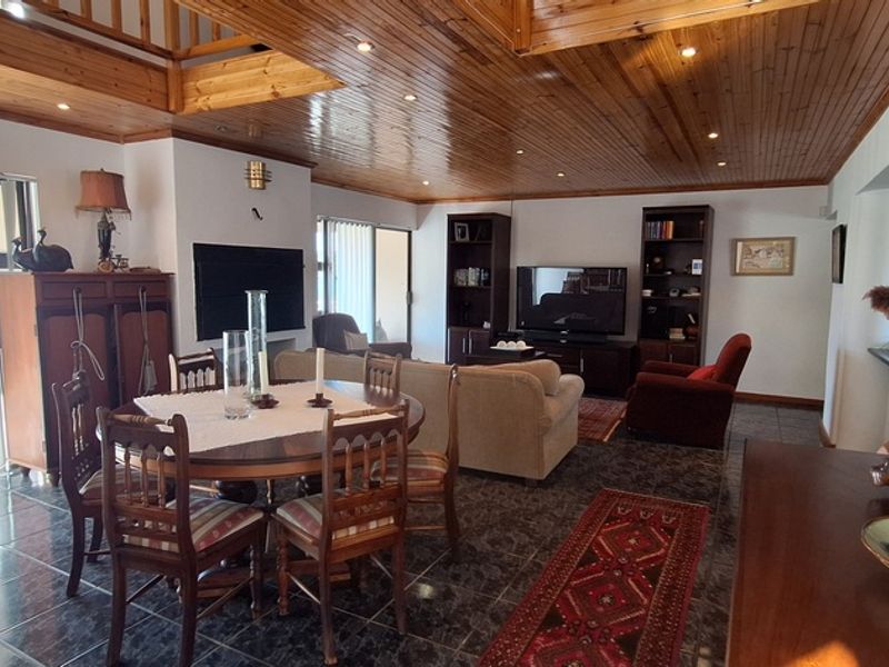 Priced to sell home in Country Club - Photo 4