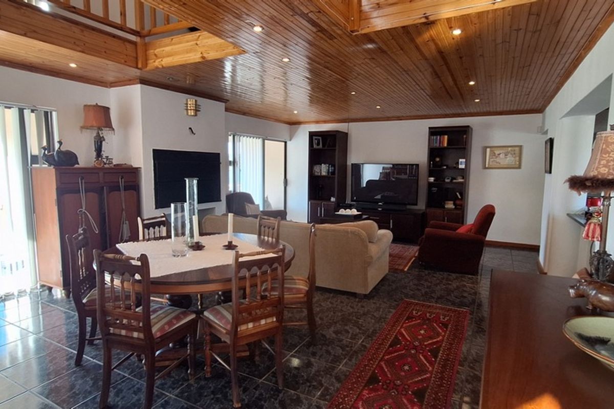 Priced to sell home in Country Club - Photo 4