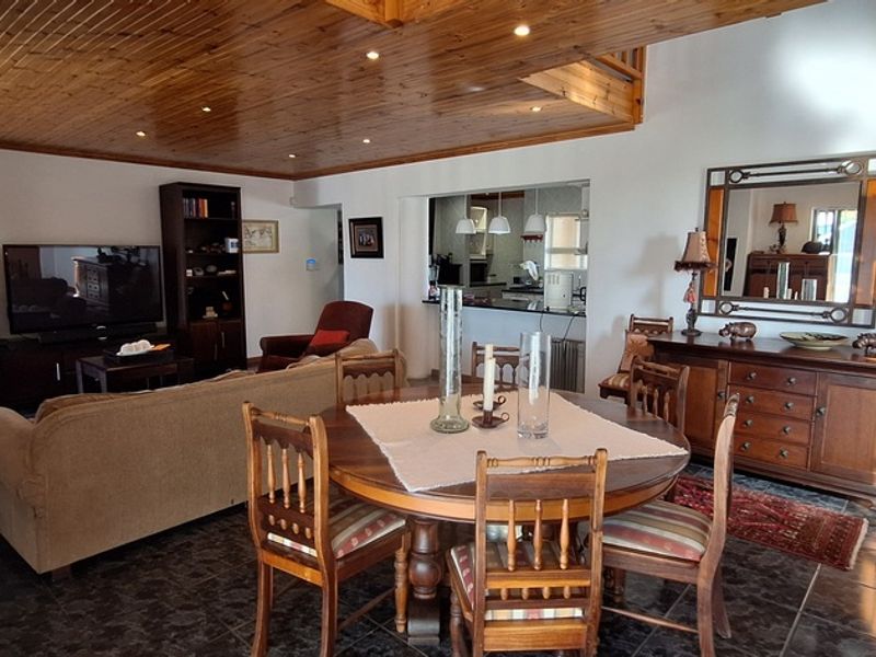 Priced to sell home in Country Club - Photo 5