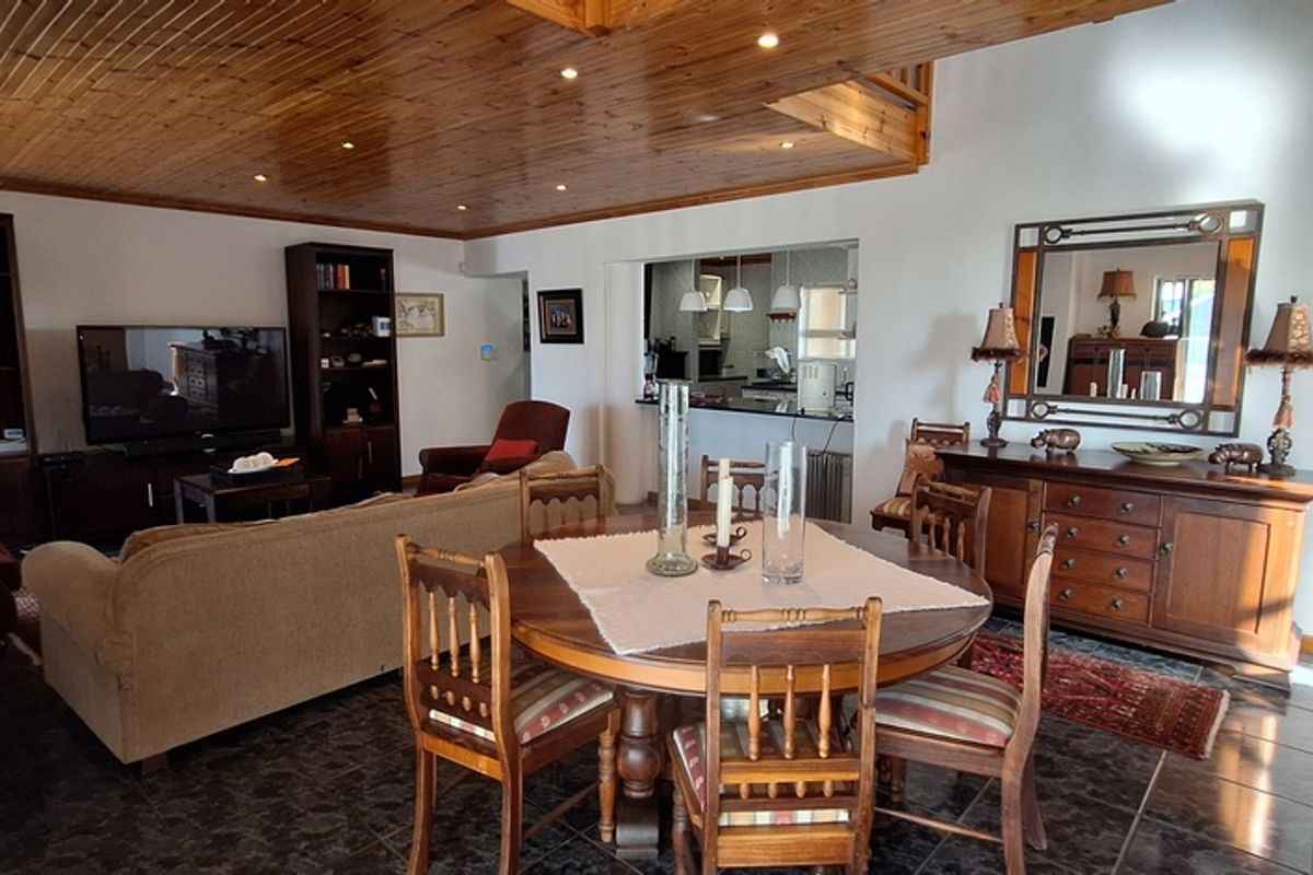 Priced to sell home in Country Club - Photo 5