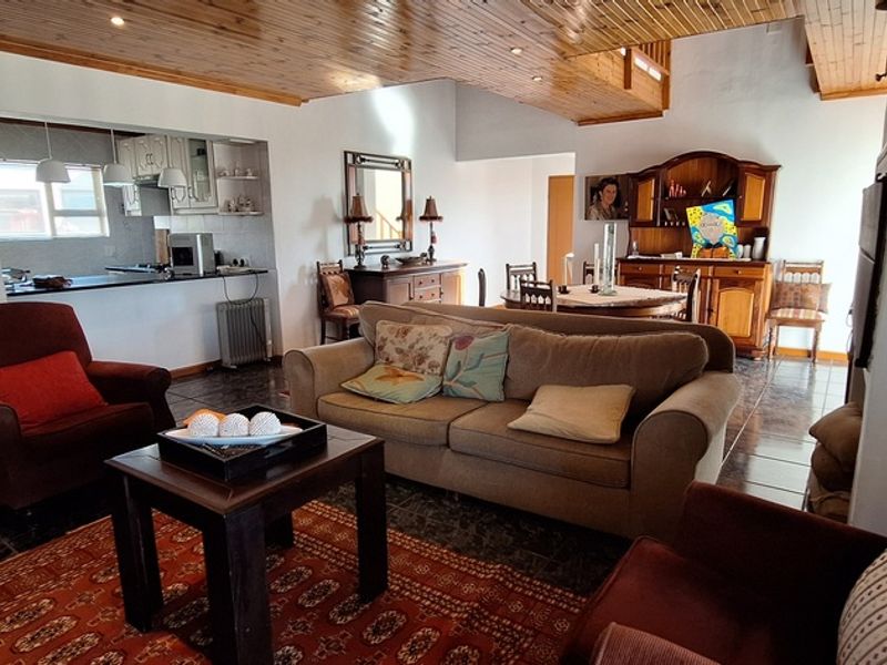 Priced to sell home in Country Club - Photo 8