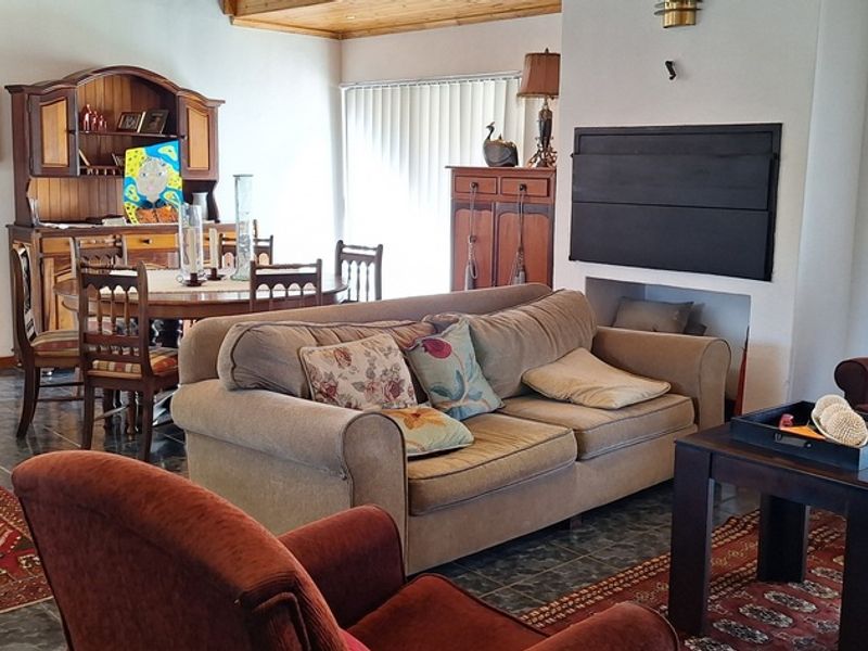 Priced to sell home in Country Club - Photo 7