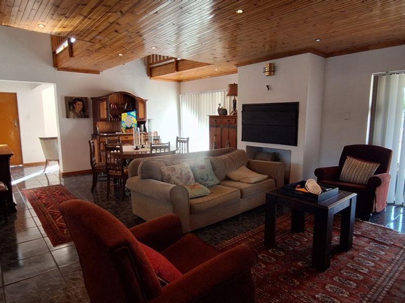 Priced to sell home in Country Club - Photo 6