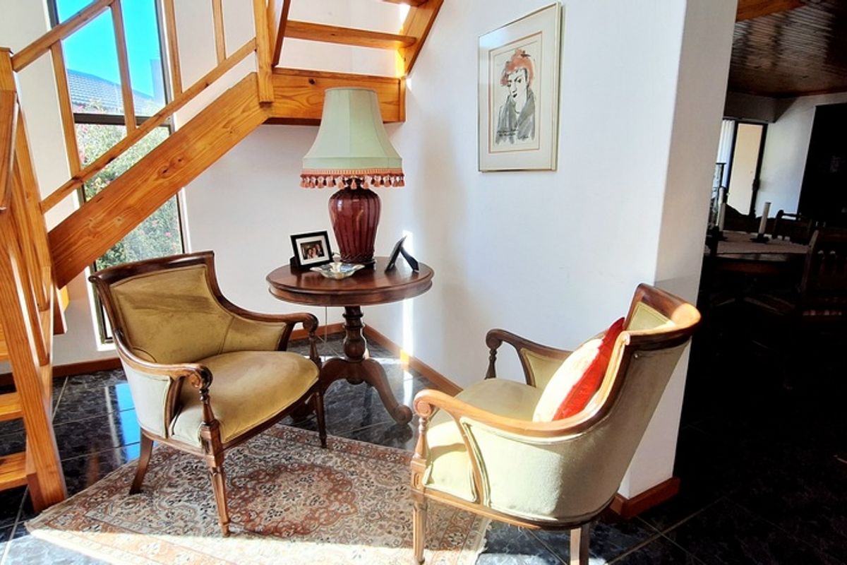 Priced to sell home in Country Club - Photo 2