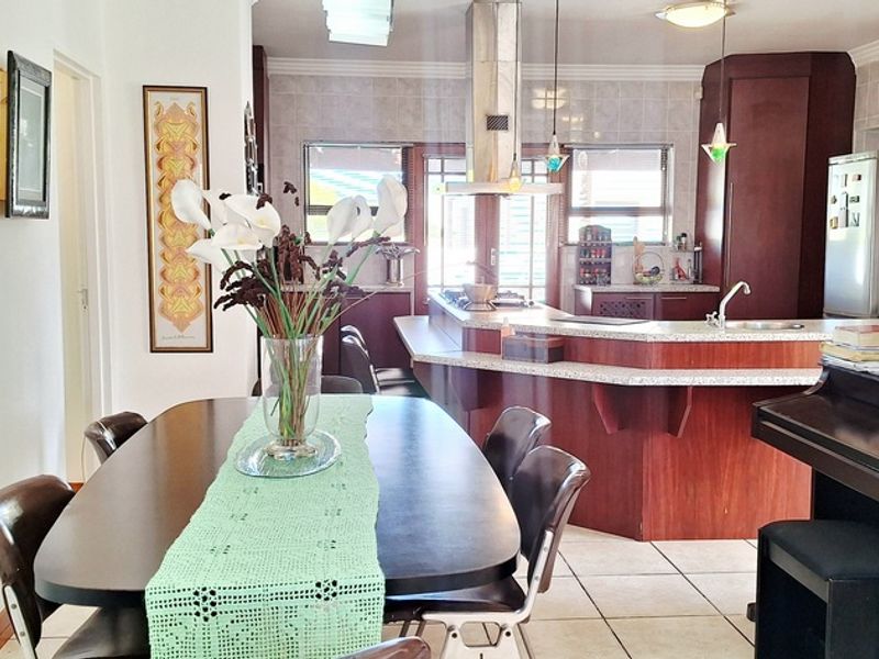 Large plot potential with 3 Bedroom Home in Country Club - Photo 10