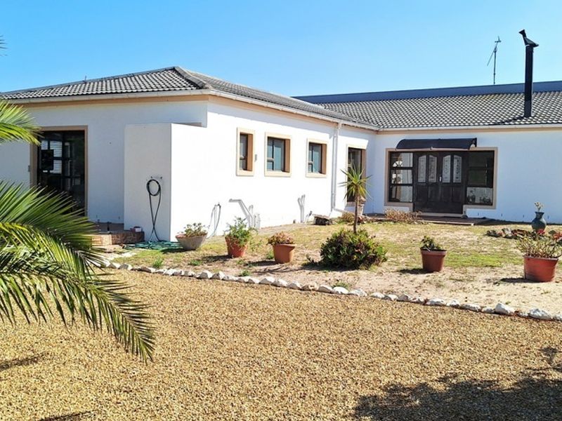 Large plot potential with 3 Bedroom Home in Country Club - Photo 2