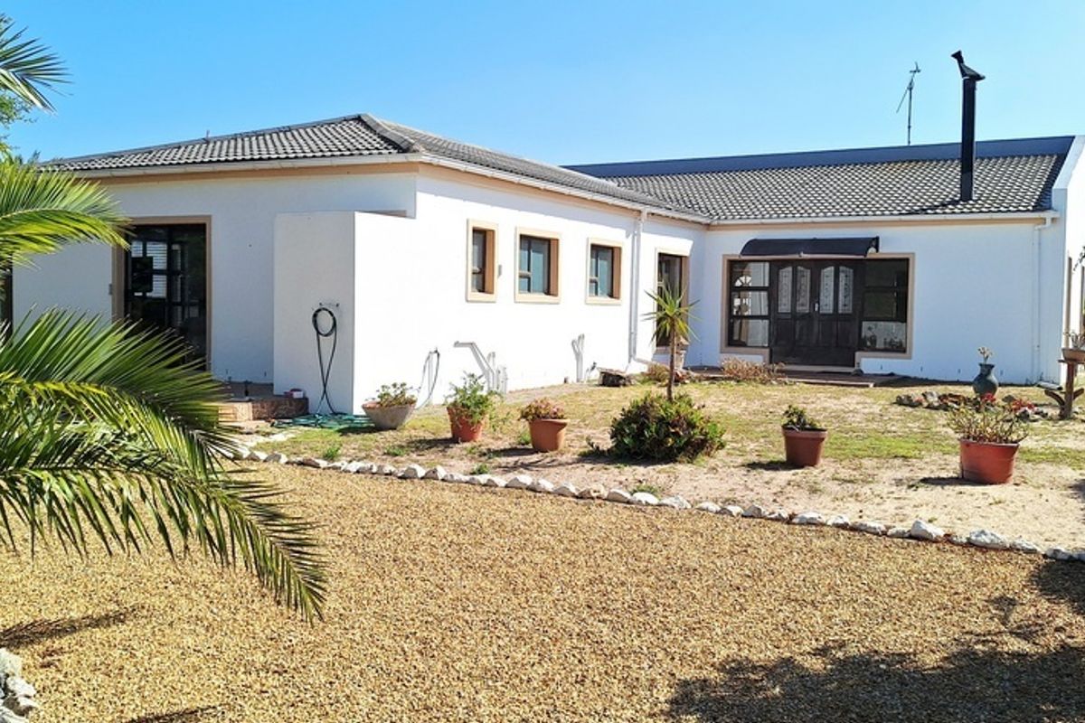 Large plot potential with 3 Bedroom Home in Country Club - Photo 2