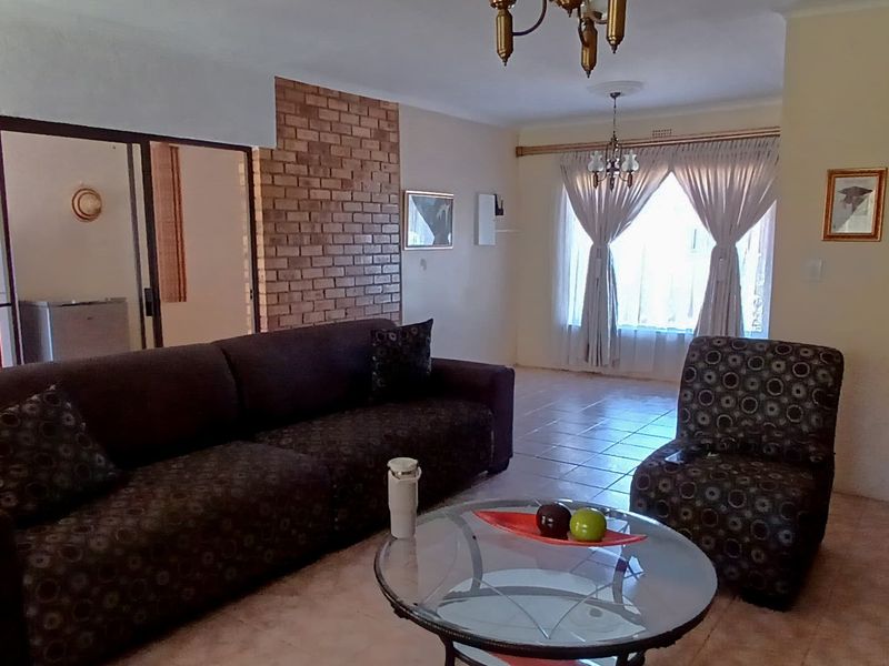 Super neat 3-bedroom family home in a sought-after area of Hennenman. - Photo 9