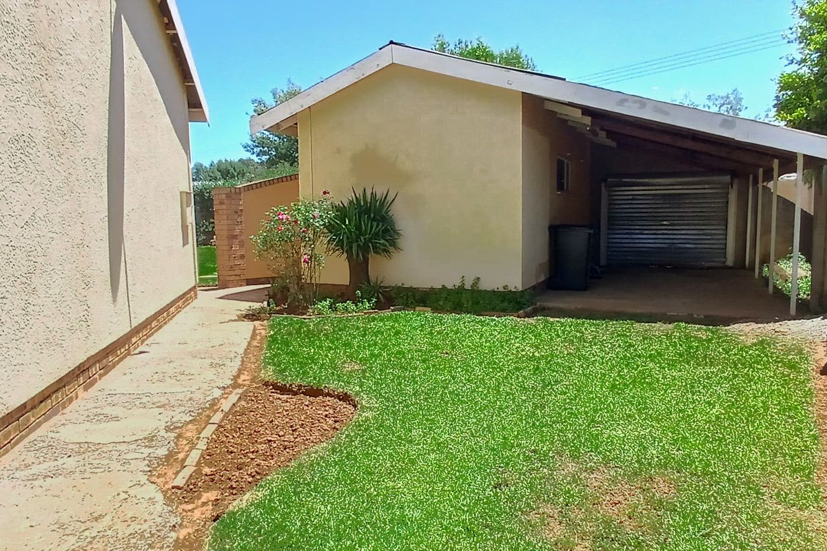 Super neat 3-bedroom family home in a sought-after area of Hennenman. - Photo 5