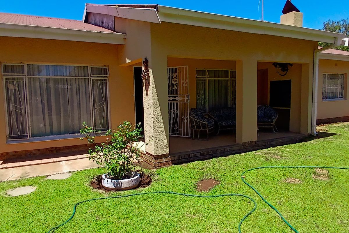 Super neat 3-bedroom family home in a sought-after area of Hennenman. - Photo 4