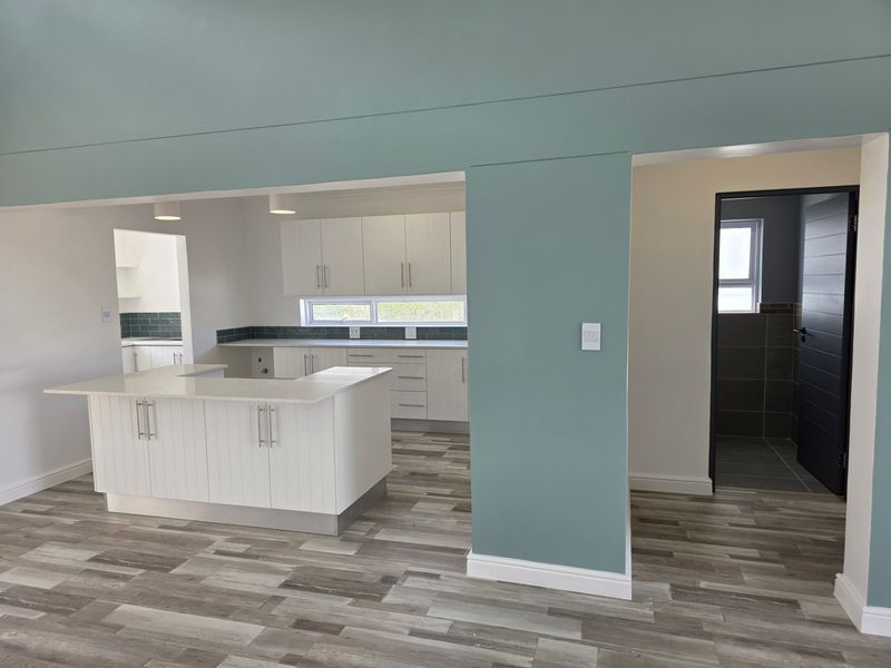 Modern Newly Built with Extras for Sale in Betty's Bay - Photo 7