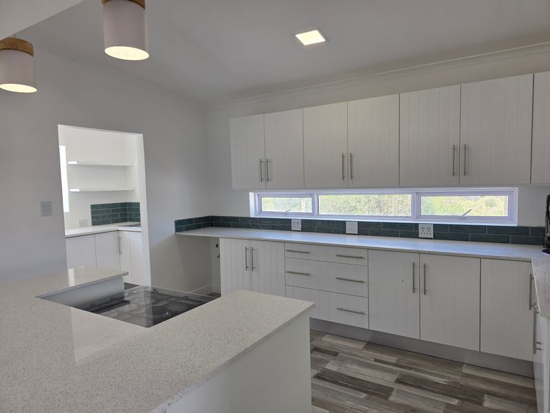 Modern Newly Built with Extras for Sale in Betty's Bay - Photo 6