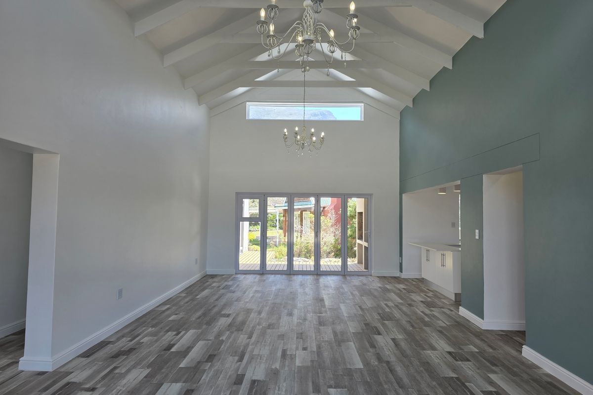 Modern Newly Built with Extras for Sale in Betty's Bay - Photo 2