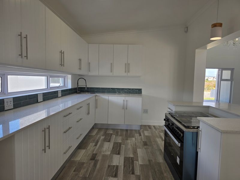 Modern Newly Built with Extras for Sale in Betty's Bay - Photo 4