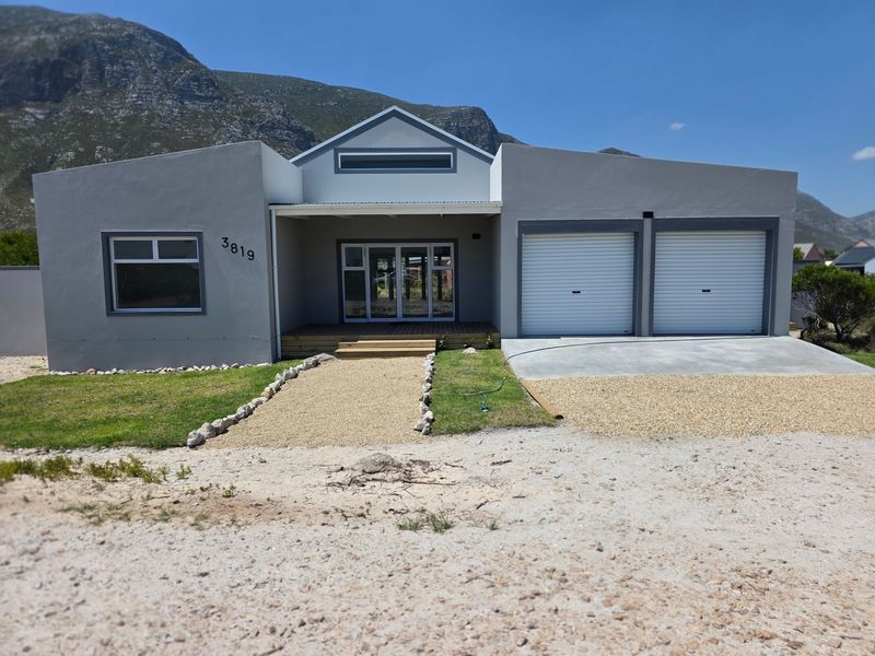 Modern Newly Built with Extras for Sale in Betty's Bay - Photo 5