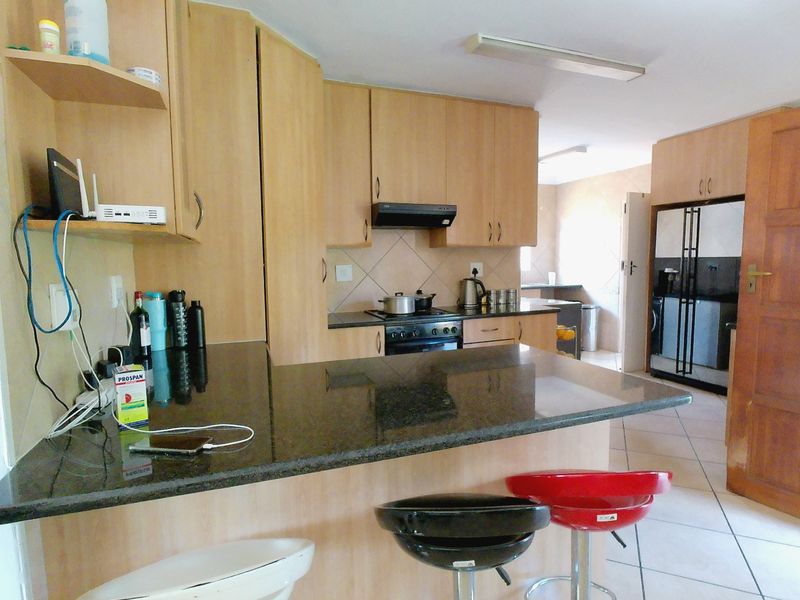 Secure Full-Title Living in the Heart of Theresapark - Photo 10