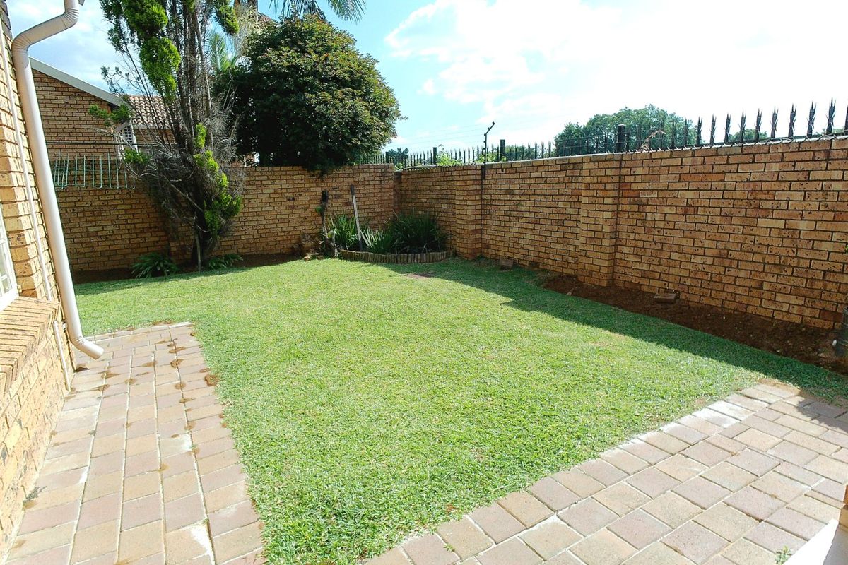 Secure Full-Title Living in the Heart of Theresapark - Photo 4