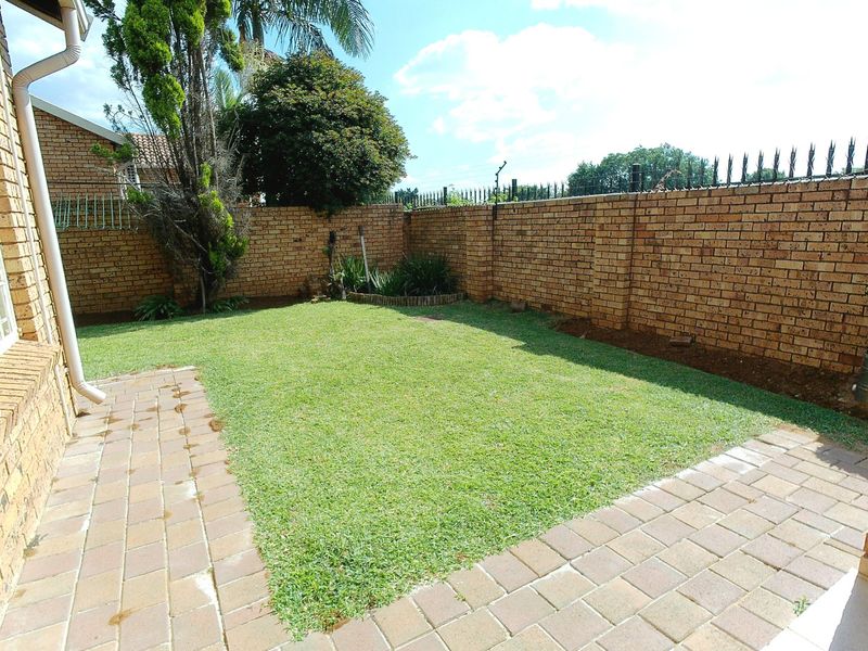 Secure Full-Title Living in the Heart of Theresapark - Photo 4