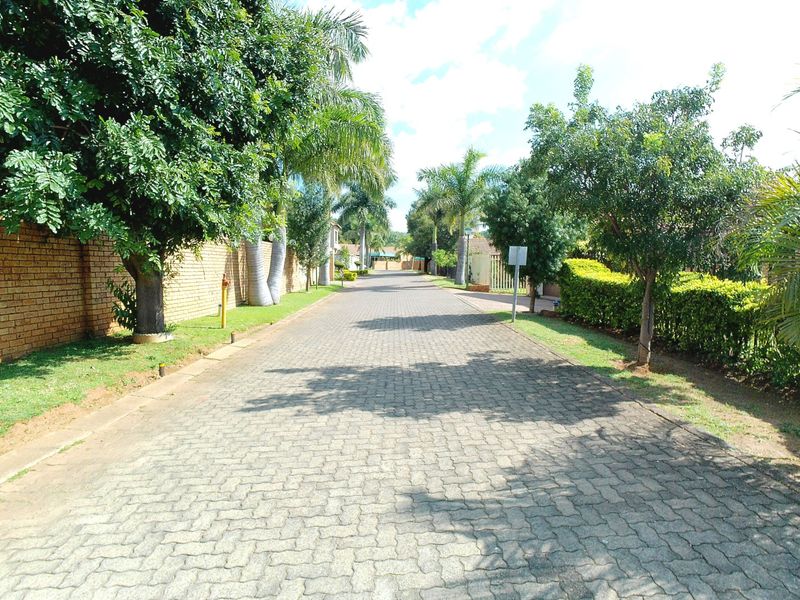 Secure Full-Title Living in the Heart of Theresapark - Photo 8