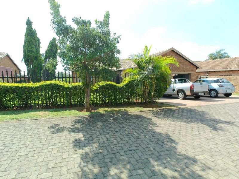 Secure Full-Title Living in the Heart of Theresapark - Photo 6