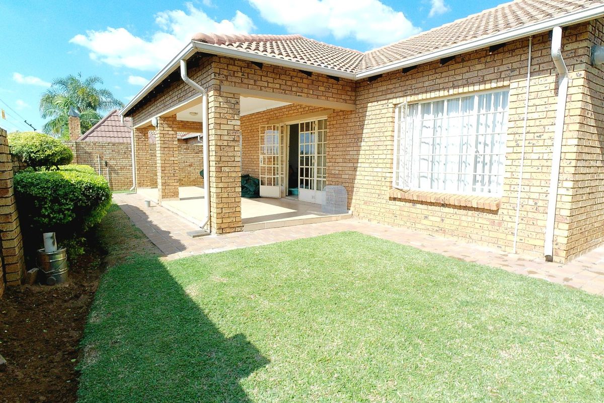 Secure Full-Title Living in the Heart of Theresapark - Photo 2