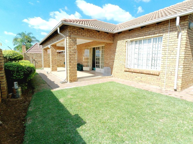 Secure Full-Title Living in the Heart of Theresapark - Photo 2