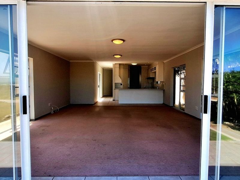 Rare Beachfront Gem — In Middedorp, Langebaan - Photo 7