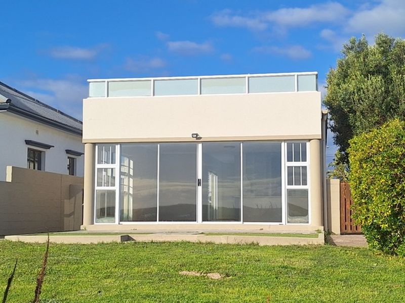 Rare Beachfront Gem — In Middedorp, Langebaan - Photo 4