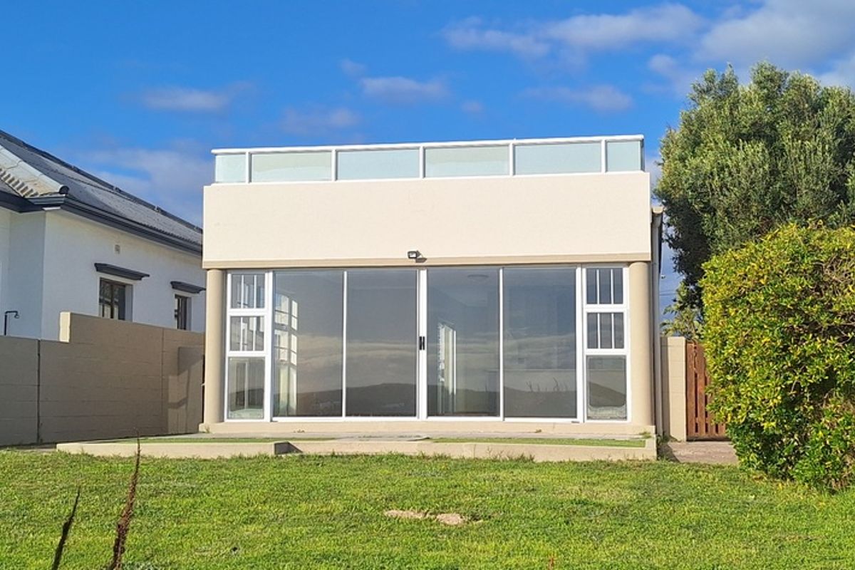 Rare Beachfront Gem — In Middedorp, Langebaan - Photo 4