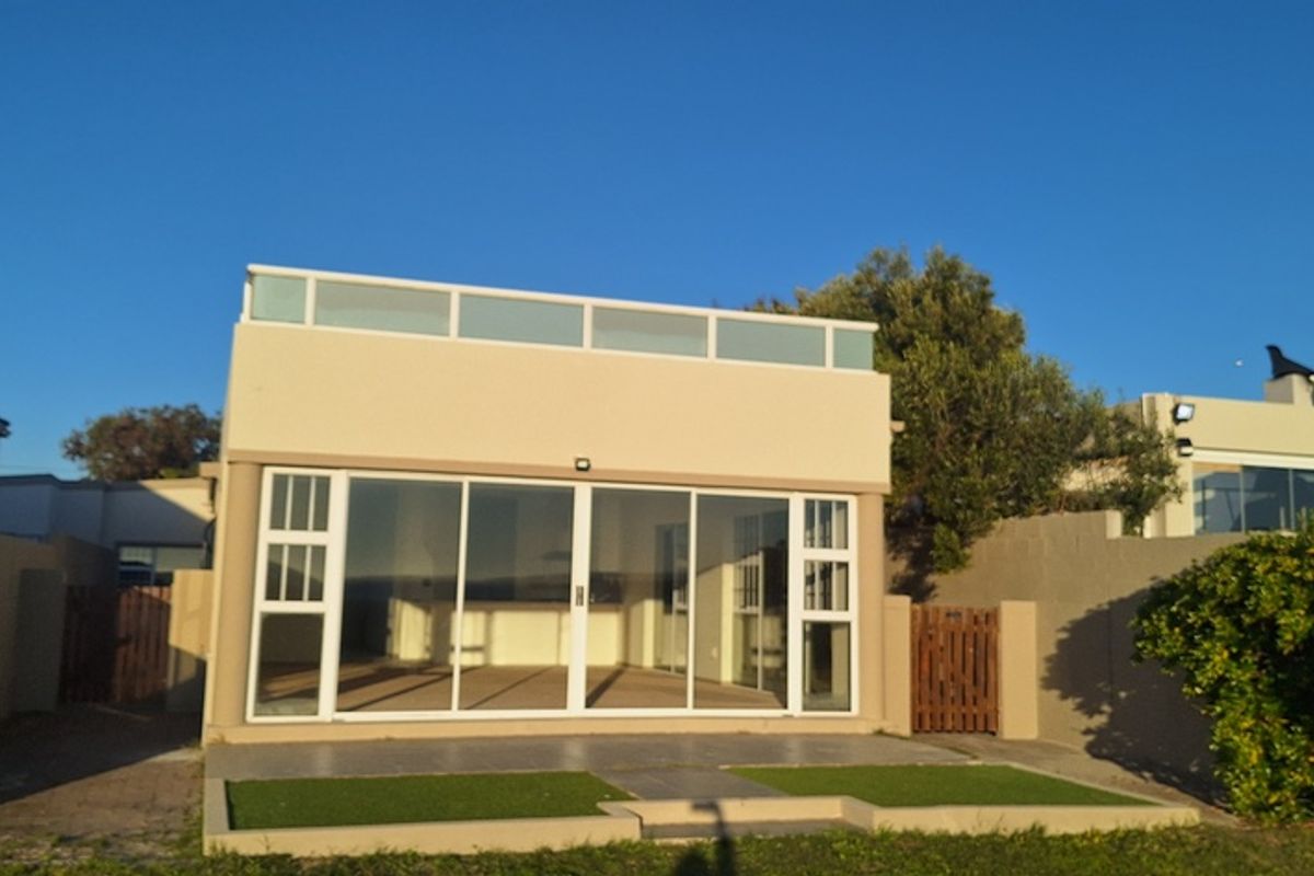 Rare Beachfront Gem — In Middedorp, Langebaan - Photo 2