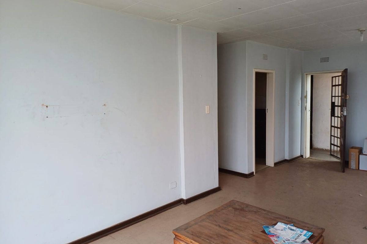 Two Bedroom Flat Close to UJ, opposite Shoprite Mall - Photo 5