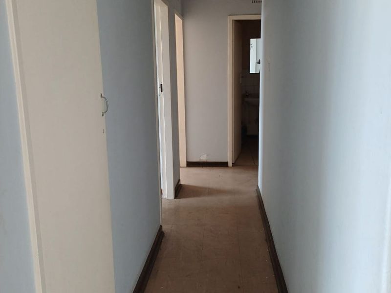 Two Bedroom Flat Close to UJ, opposite Shoprite Mall - Photo 3