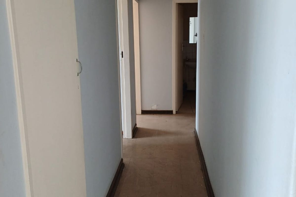 Two Bedroom Flat Close to UJ, opposite Shoprite Mall - Photo 3