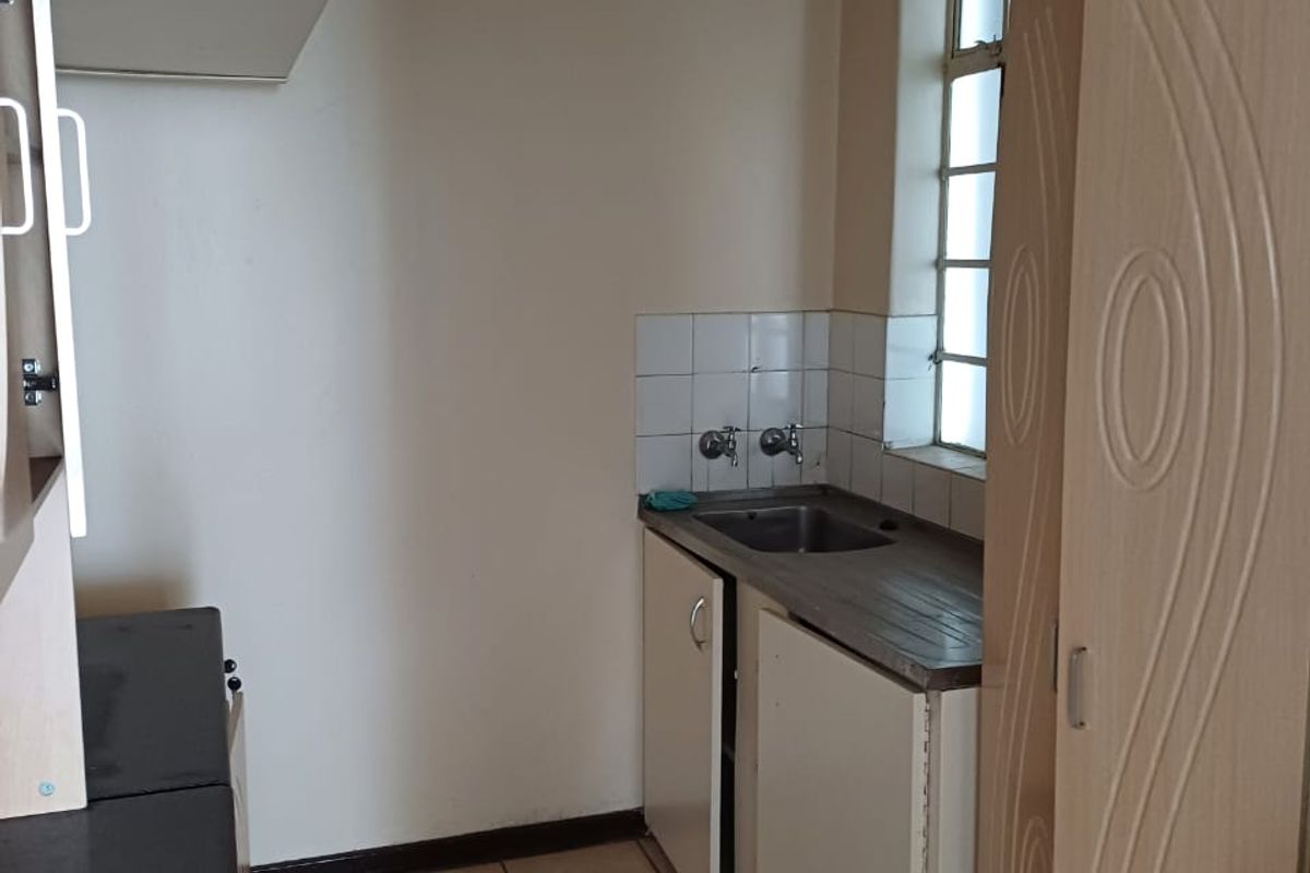 Two Bedroom Flat Close to UJ, opposite Shoprite Mall - Photo 2