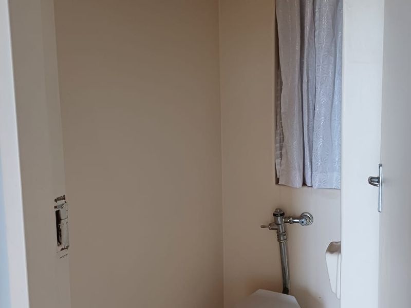 Two Bedroom Flat Close to UJ, opposite Shoprite Mall - Photo 8